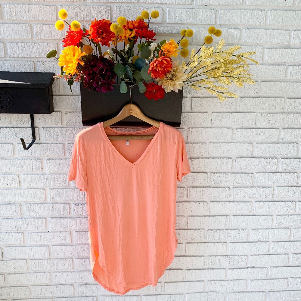 💕J. Tomson Orange V-Neck With Round Hem